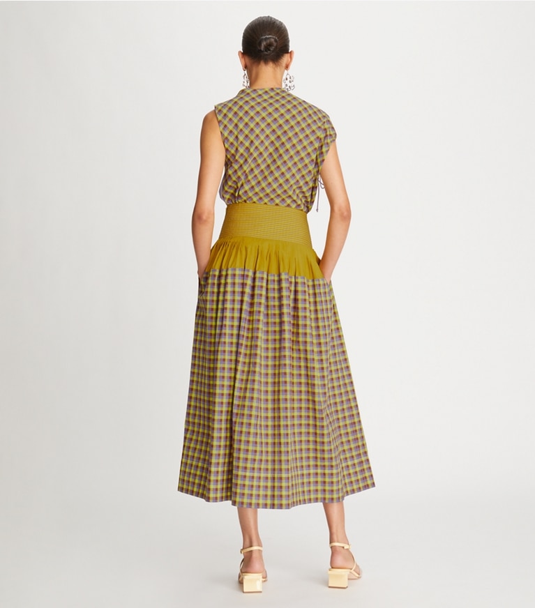 Tory Burch designer bas Jupe Veronica color-block à carreaux dans Lemon Lime sur modèle, de dos