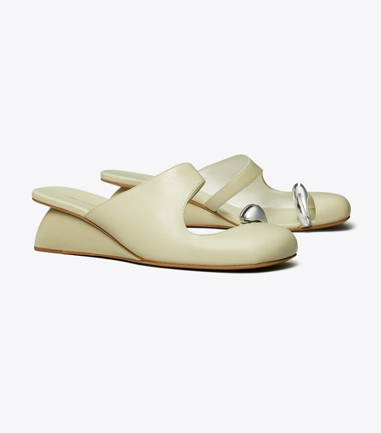 Tory Burch designer heels Keilschuh mit Piercing-Detail in KHAKI SAGE angle