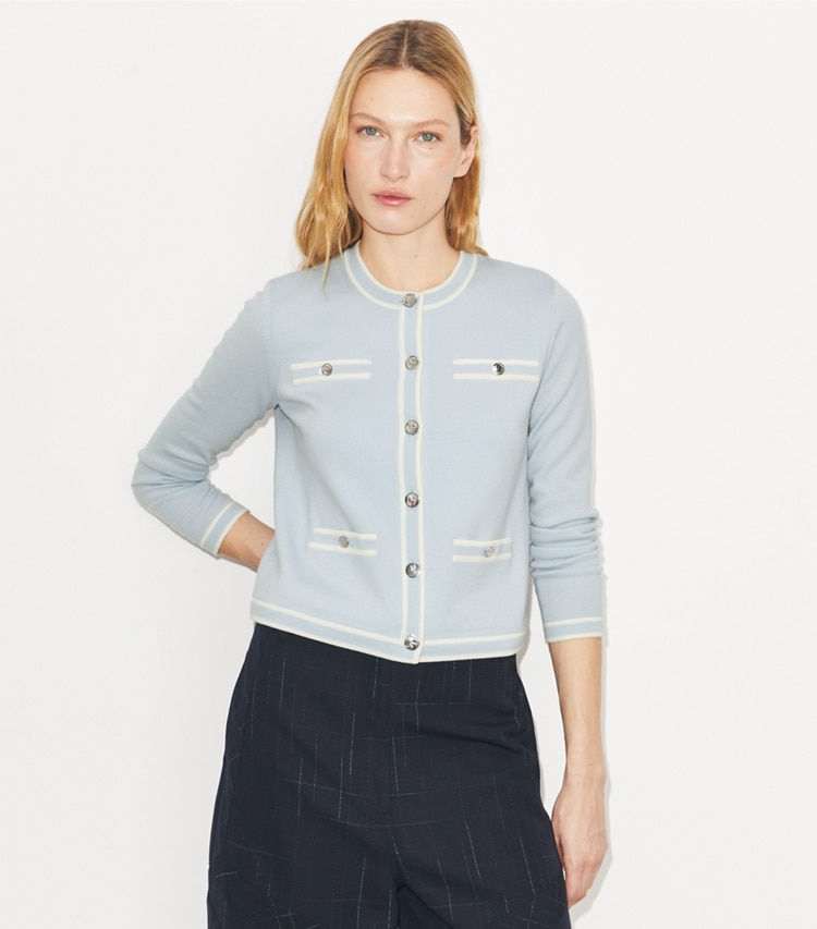 Tory Burch designer strickware Kendra Cardigan in Blue / New Ivory on model detail