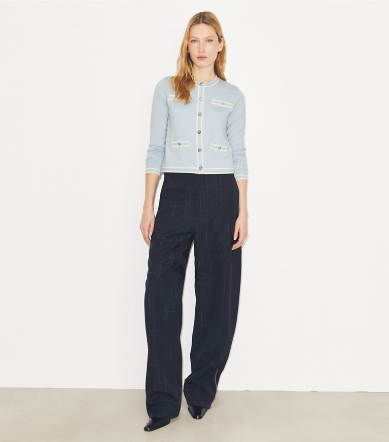 Tory Burch designer strickware Kendra Cardigan in Blue / New Ivory modell von vorn