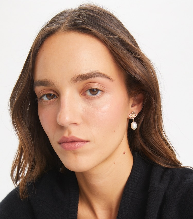 Tory Burch designer earrings Kira Clover Pearl Drop Earring in Tory Gold / Pearl / Crystal accessory on model