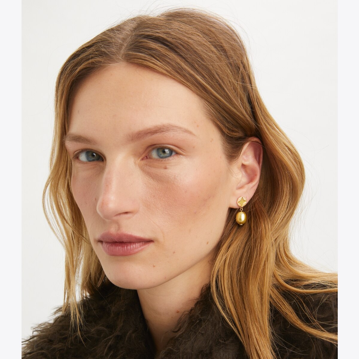 TORY BURCH| (KIRA CLOVER PEARL DROPS (163716-782)) kira-clover-pearl-drop-earring