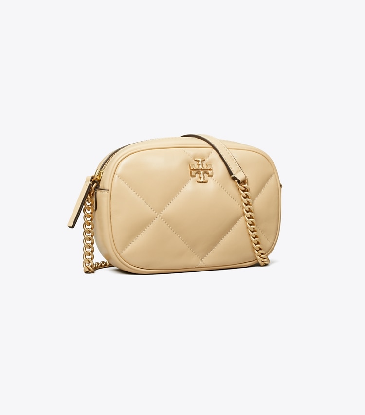 Tory Burch designer クロスボディバッグ キラ ダイヤモンドキルト カメラバッグ in Soft Serve angle