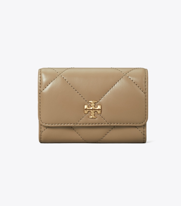 Tory Burch designer カードケース キラ ダイヤモンドキルト フラップカードケース in Taupe Oak front