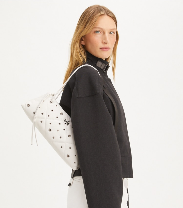 Tory Burch designer ショルダーバッグ キラ ダイヤモンドキルト グロメット イーストウエスト ショルダーバッグ in Multi accessory on model