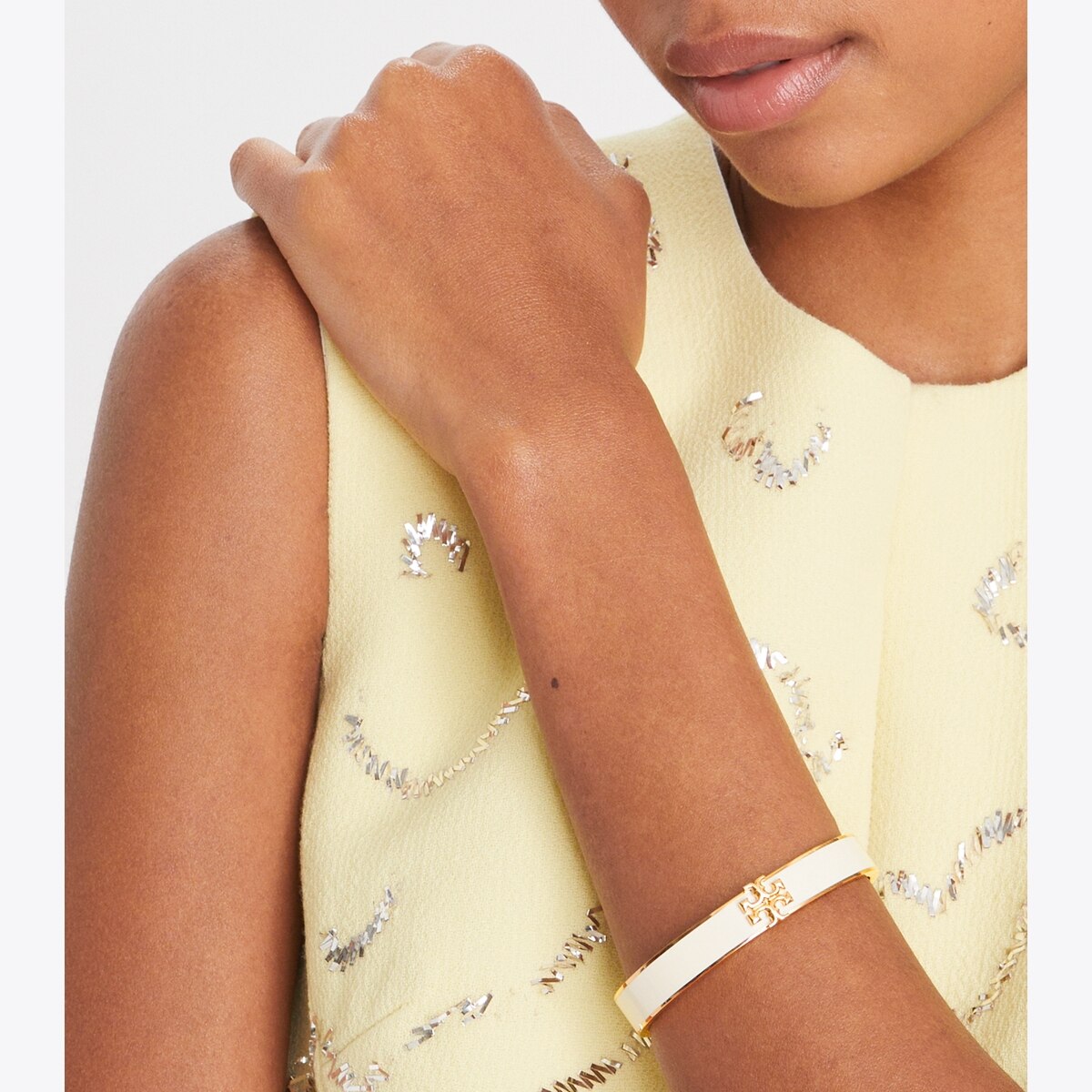 【TORY BURCH】キレイめ バングル☆ KIRA ENAMEL 10MM BRACELET Kira Enamel 10mm Bracelet: Women's Designer Bracelets | Tory