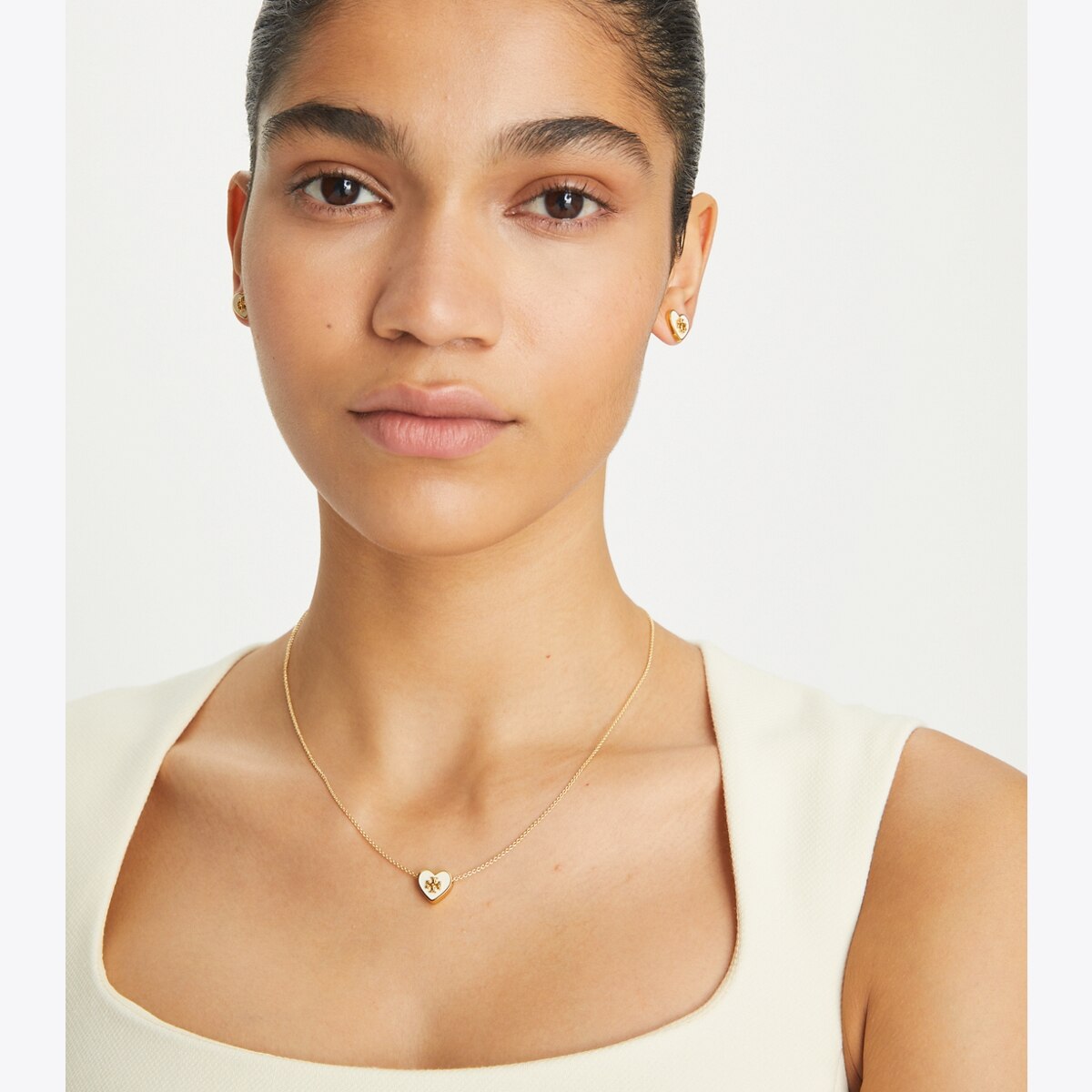 【送料&関税込】Tory Burch Kira Enamel Pendant Necklace Kira Enamel Pendant Necklace: Women's Designer Necklaces