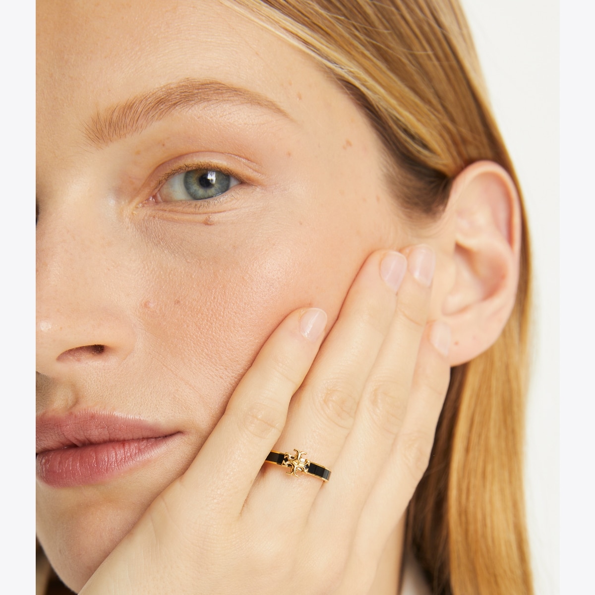 TORY BURCH Kira POWDER COATED PHONE RING 159290 スマホリング Kira Powder-Coated Phone Ring: Women's Designer Tech