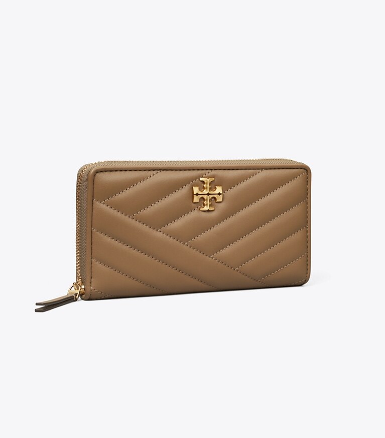 Tory Burch designer geldbörsen Kira Geldbörse im Kontinentalformat mit Reißverschluss und Chevron-Steppung in Sandpiper angle