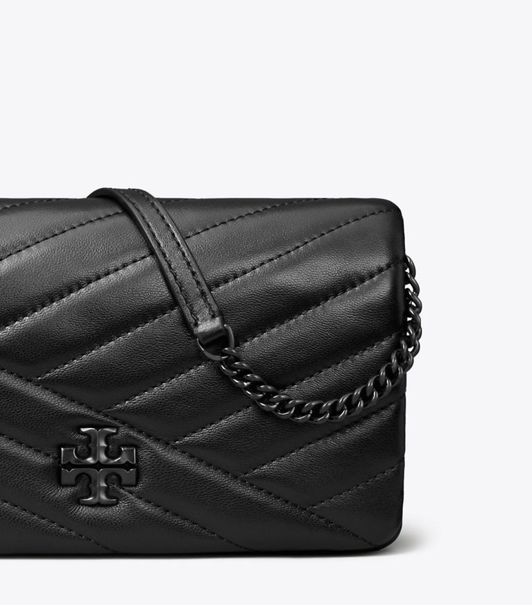 Tory Burch designer kleine taschen Kira Geldbörse mit Chevronmuster und pulverbeschichteter Kette in Black angle
