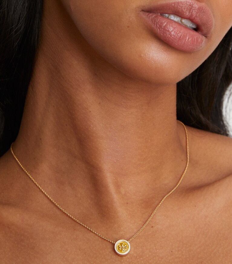 Tory Burch designer collane Kira Guilloché Pendant Necklace  in Tory Gold / Yellow / New Ivory front