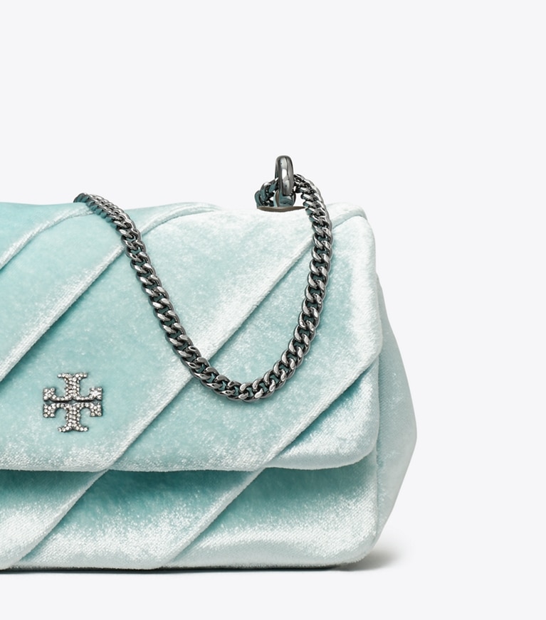 Tory Burch designer crossbody bags Kira Mini Bag aus drapiertem Samt mit Umschlag in Geyser angle