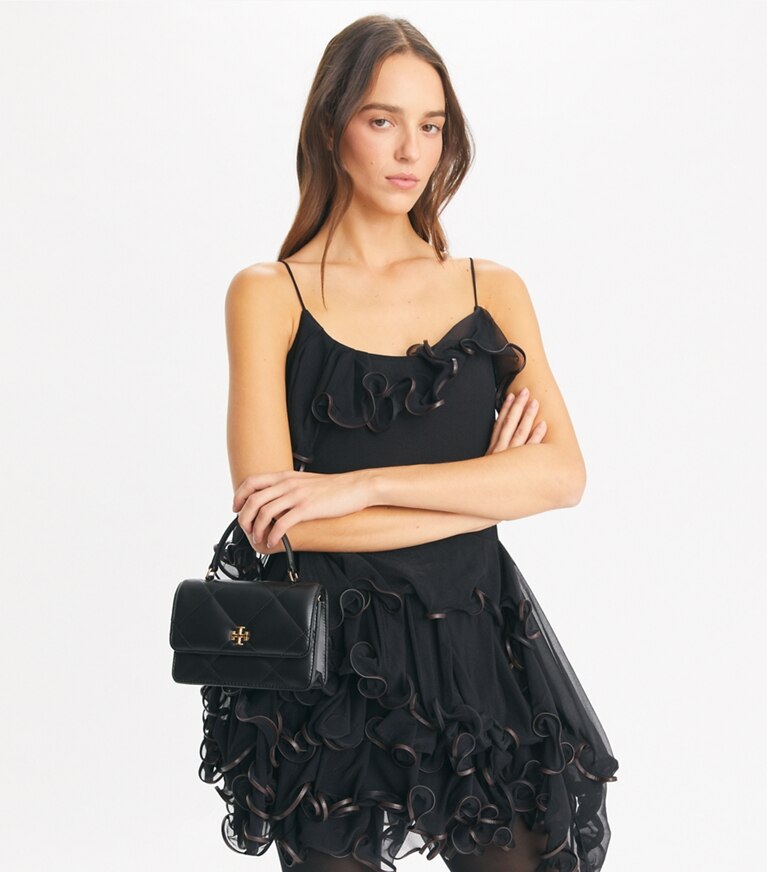 Tory Burch designer kleine taschen Kira Mini-Geldbörse mit Rautensteppung, Tragegriff oben und Kette in Black angle