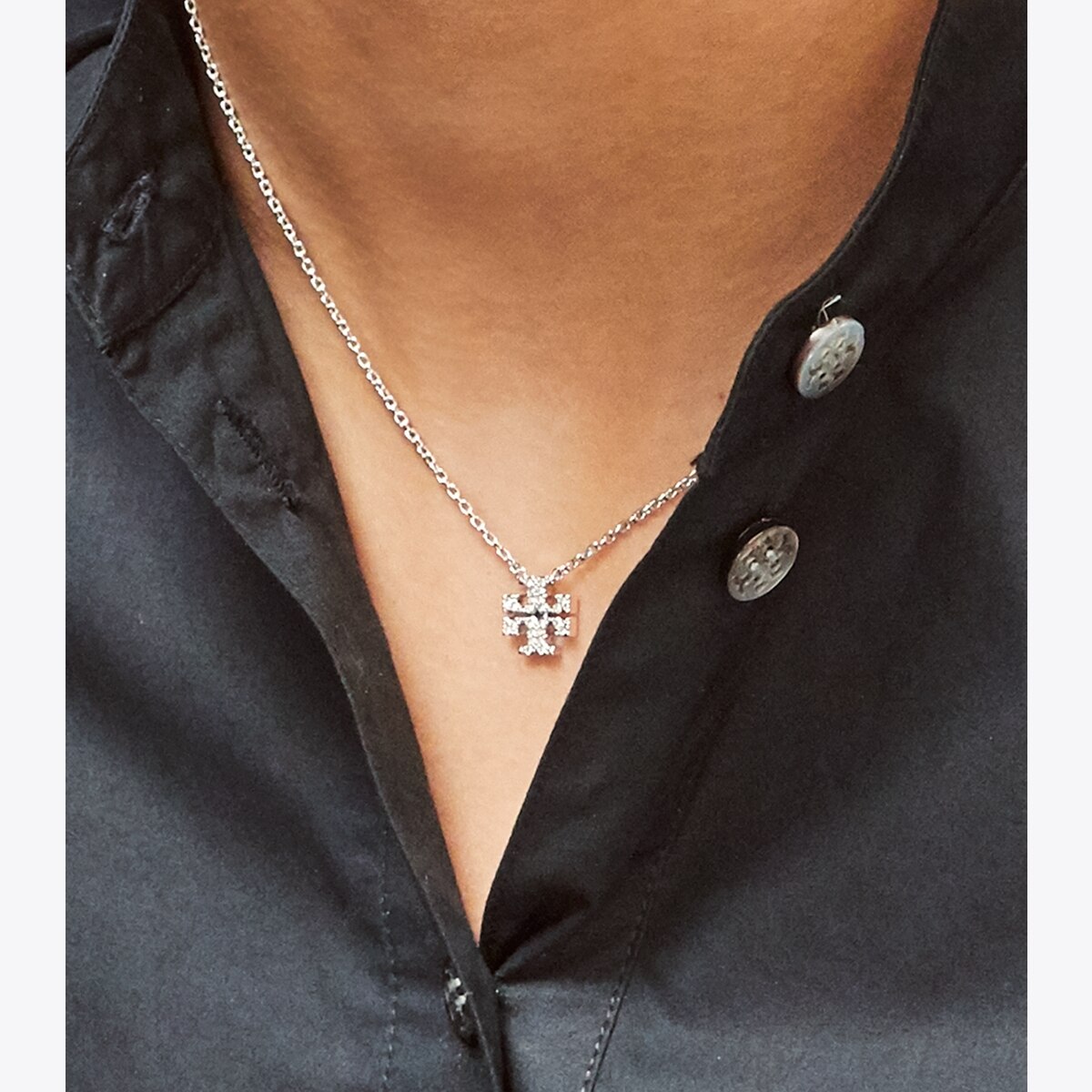 トリバーチ　KIRA CROVER PAVE PENDANT NECKLACE Auth NEW Tory Burch 18K GP GOLD Kira Clover Pave Logo