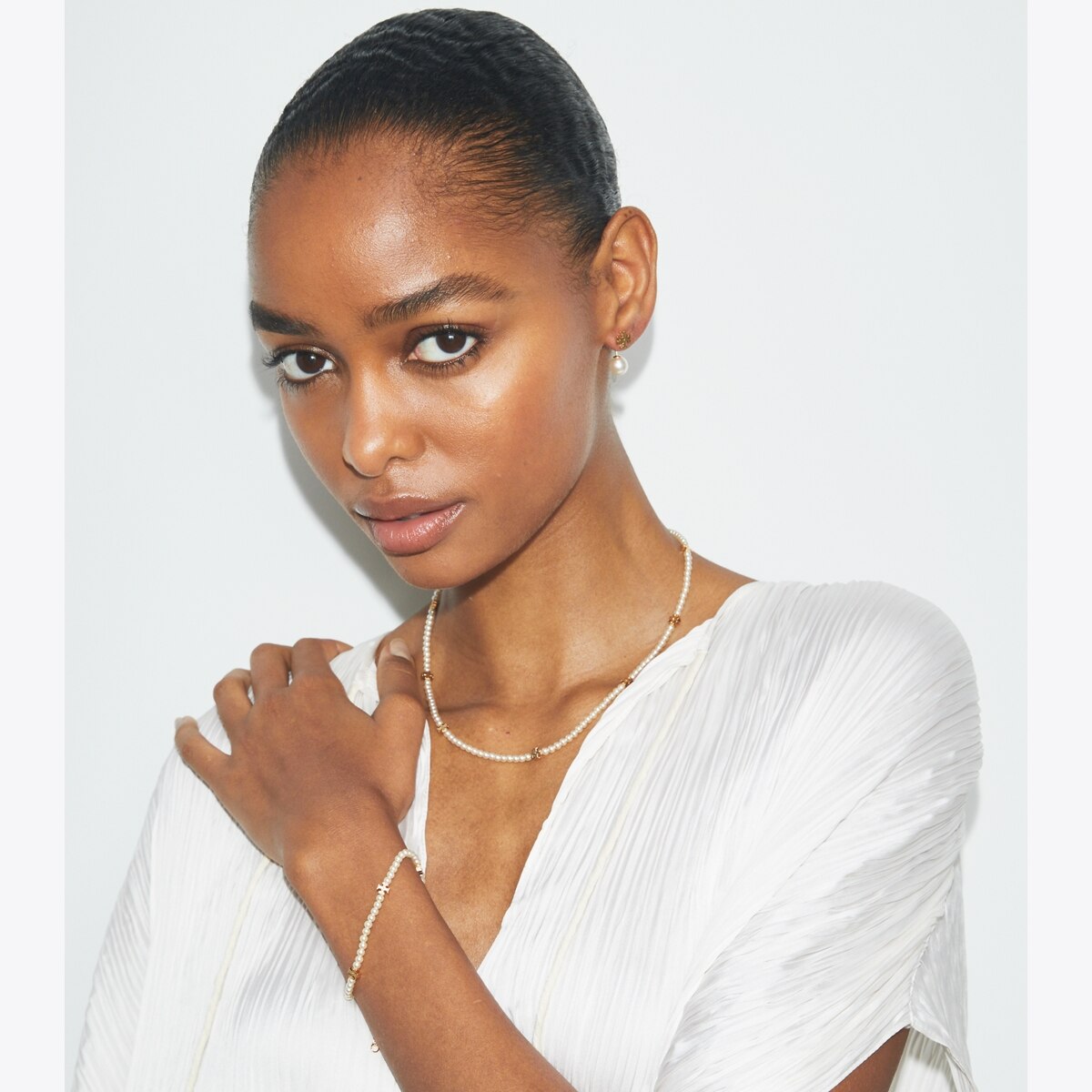 kira-pearl-bracelet-accessory-