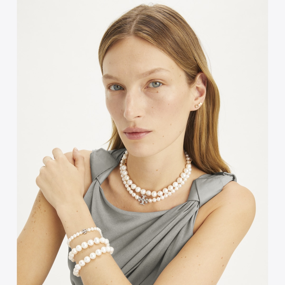 ブレスレット Tory Burch Textured Rope Logo Pearl Flex Cuff 164153 Tory Burch Textured Rope Logo Pearl Flex Cuff 164153 (Tory