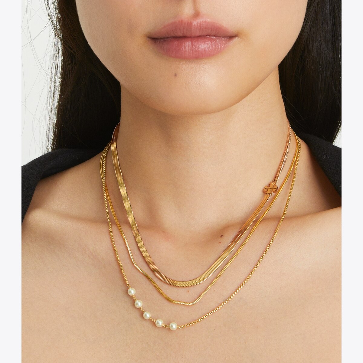 TORY BURCH｜ (KIRA CLOVER PEARL NECKLACE (163711-782)) Tory Burch Kira Clover Pearl Necklace | Gold | FARFETCH