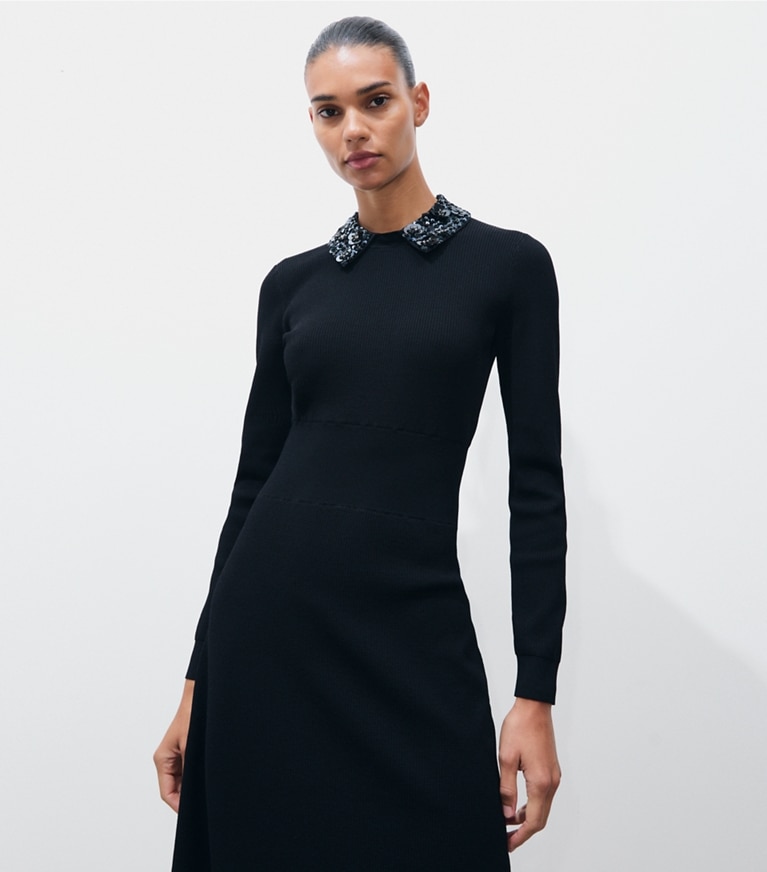 Tory Burch designer kleider Kleid aus Viskose mit verziertem Kragen in BLACK on model detail