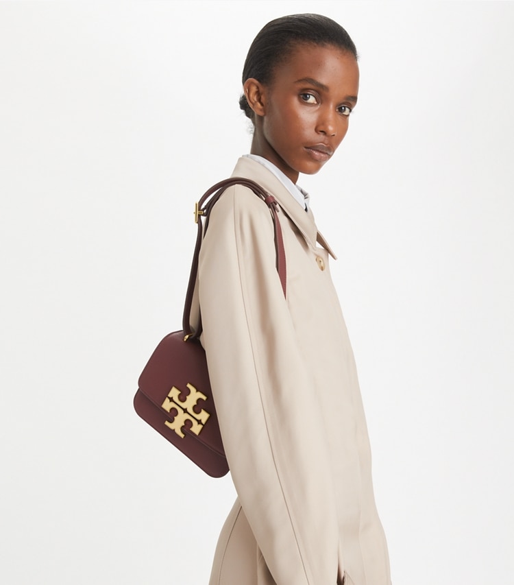 Tory Burch designer schultertaschen Kleine, strukturierte Eleanor Tasche in Dark Cabernet additional on model