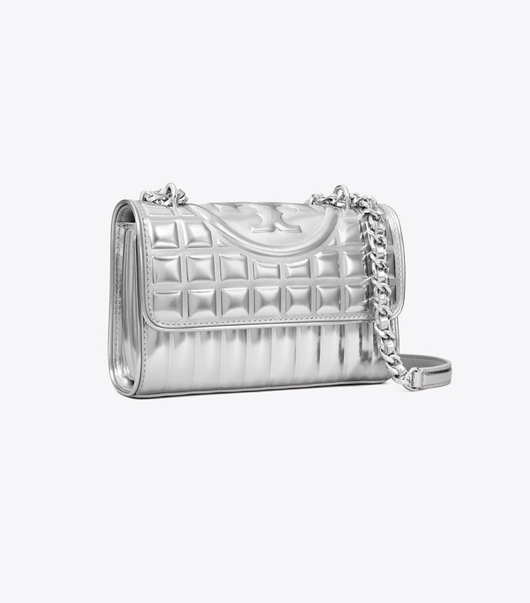 Tory Burch designer schultertaschen Kleine, wandelbare, gesteppte Fleming Schultertasche in Metallic in Silver angle