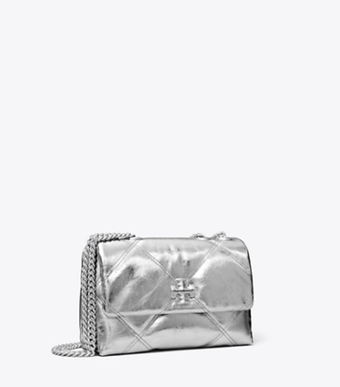 Tory Burch designer schultertaschen Kleine, wandelbare Kira Schultertasche in Metallic mit Rautensteppung in Silver angle
