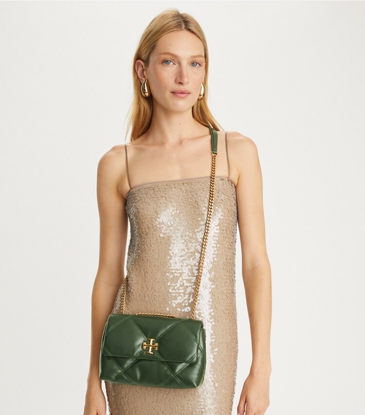 Tory Burch designer schultertaschen Kleine, wandelbare Kira Schultertasche mit Rautensteppung in Fir Tree additional on model