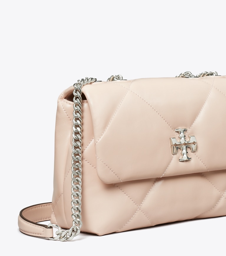 Tory Burch designer schultertaschen Kleine, wandelbare Kira Schultertasche mit Rautensteppung in Soft Pink detail