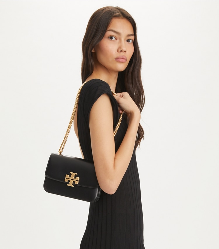 Tory Burch designer schultertaschen Kleine Eleanor Tasche in Black accessory on model