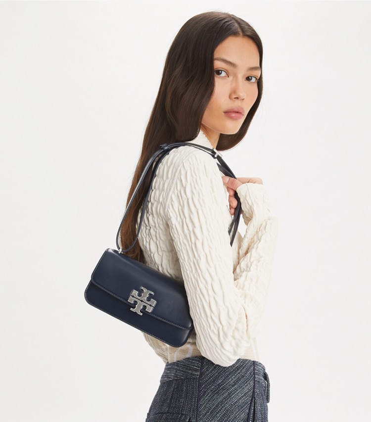 Tory Burch designer schultertaschen Kleine Eleanor Tasche im Querformat in New Navy accessory on model