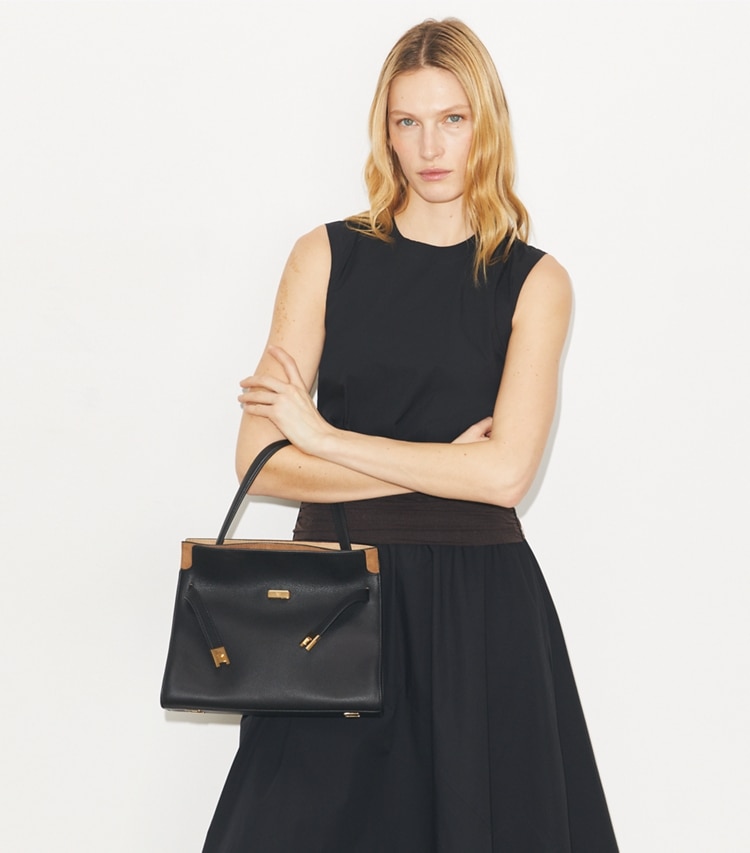 Tory Burch designer henkeltaschen Kleine Lee Radziwill Double Bag in Black accessory on model