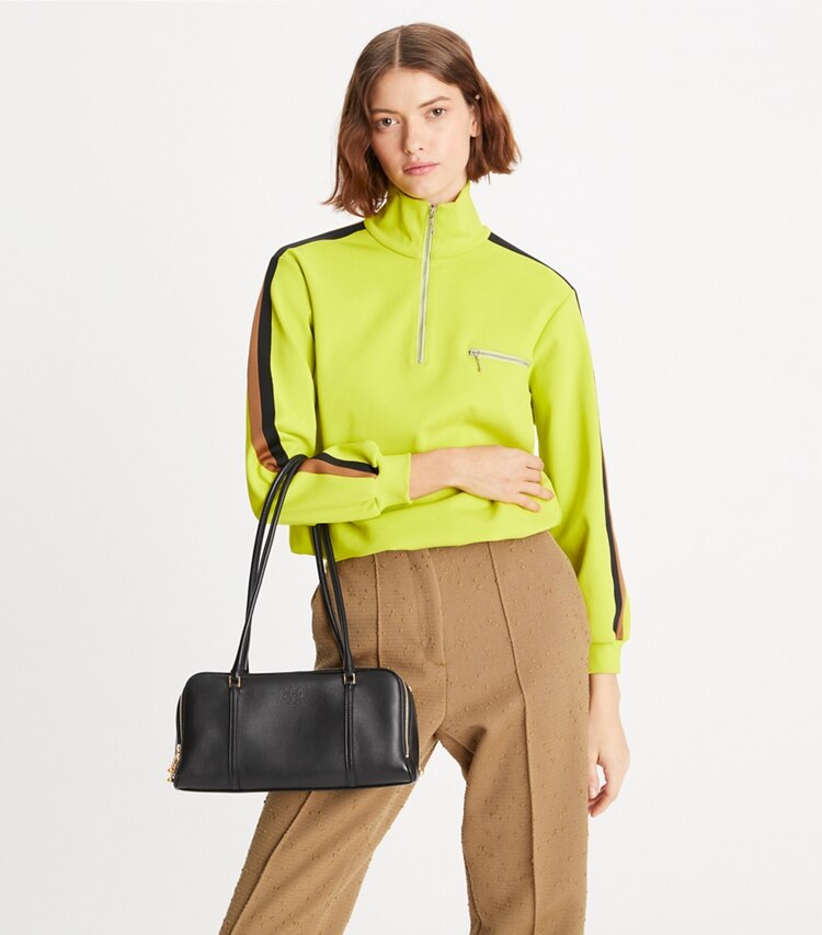 Tory Burch designer henkeltaschen Kleine Marshmallow Henkeltasche in Black / Tempranillo accessory on model