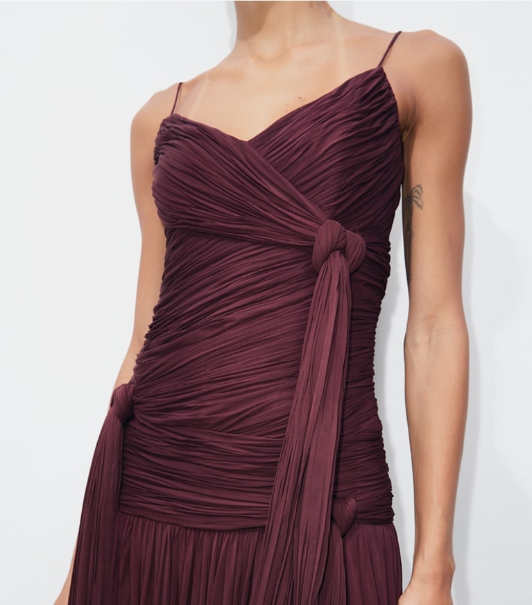 Tory Burch designer dresses Knotted Viscose Dress in Mahogany additional on model