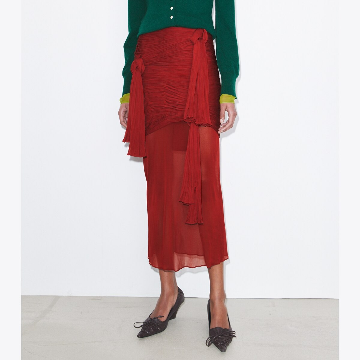 knotted-viscose-skirt-on-model