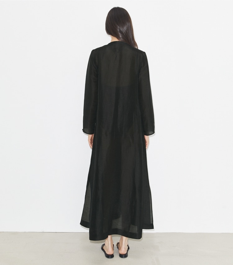 Tory Burch designer strandmode Langer Leinenkaftan in Black on model back