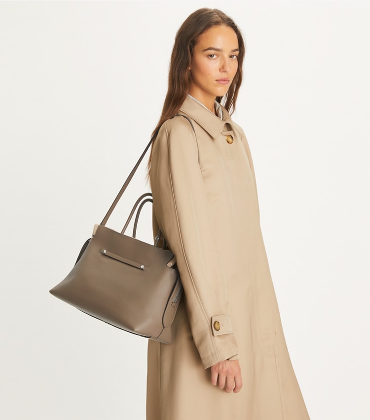 Tory Burch designer サッチェルバッグ マーサー ペブルド ラージサッチェルバッグ in Wild Mushroom accessory on model