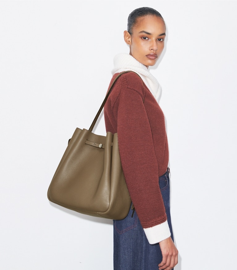 Tory Burch designer ショルダーバッグ ロミー ラージ バケットバッグ in Wild Mushroom angle