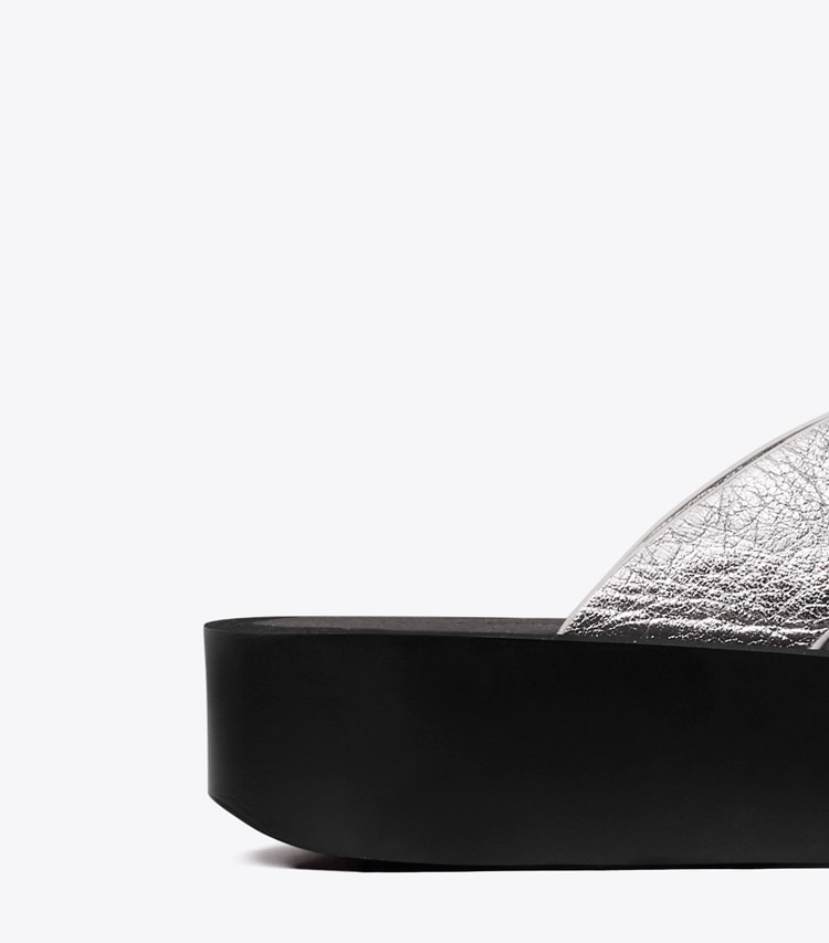 Tory Burch designer sandals Leather Platform Flip Flop in SILVER / PERFECT BLACK / SILVER detail