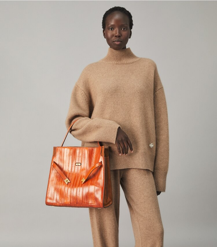 Tory Burch designer henkeltaschen Lee Radziwill Double Bag in Warm Rust accessory on model