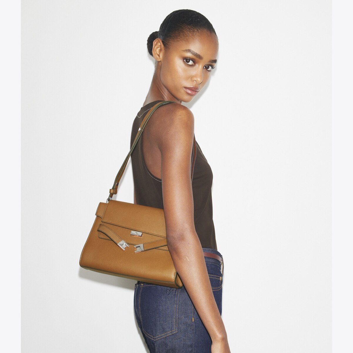 Tory Burch【関税送料込】Lee Radziwill レザーショルダーバッグ Lee Radziwill Pebbled Shoulder Bag: Women's Designer