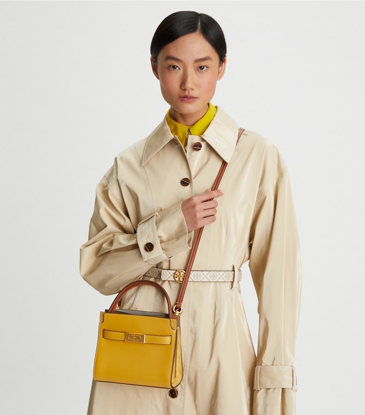 Tory Burch designer クロスボディバッグ リー ラジウィル プチ ダブルバッグ in Glazed Pineapple accessory on model