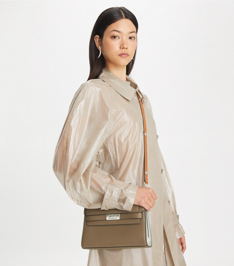Tory Burch designer schultertaschen Lee Radziwill Schultertasche aus Strukturleder in Colorblock-Optik in Wild Mushroom additional on model