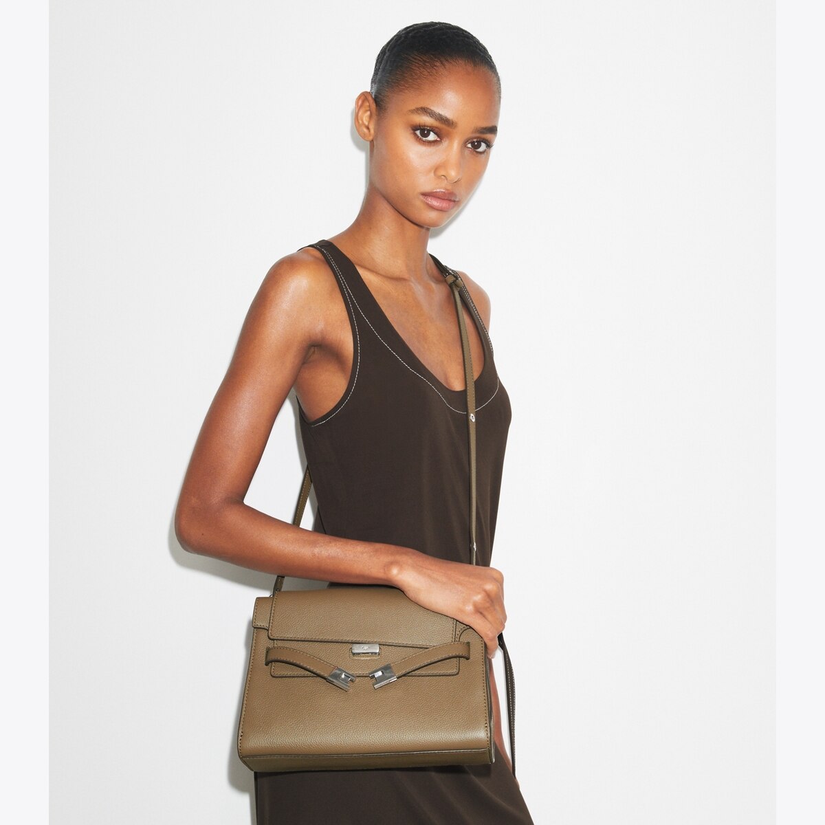 Lee Radziwill Shoulder Bag in light brown | Tory Burch