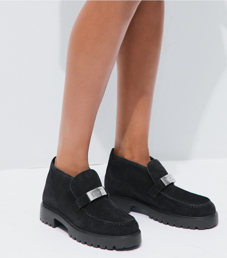 Tory Burch designer ankle boots LeeLee Lug Boot in PERFECT BLACK accessory on model