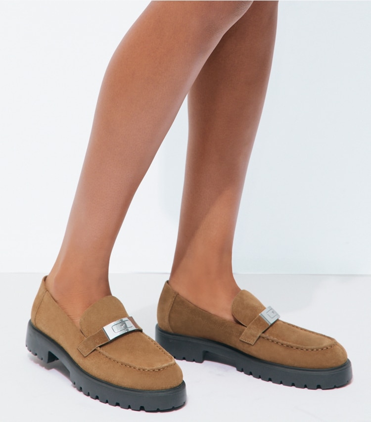 Tory Burch designer flats LeeLee Lug Loafer in WEATHERED OAK accessory on model