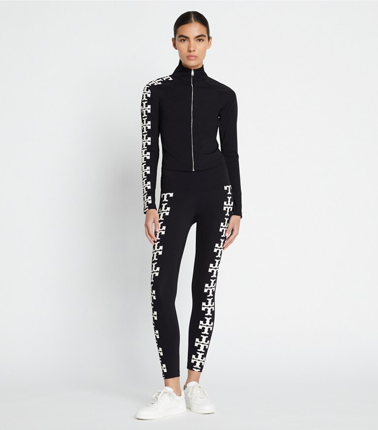 Tory Burch diseñador prendas inferiores Legging 7/8 de compresión con logo en Black T Logo Row frente en modelo