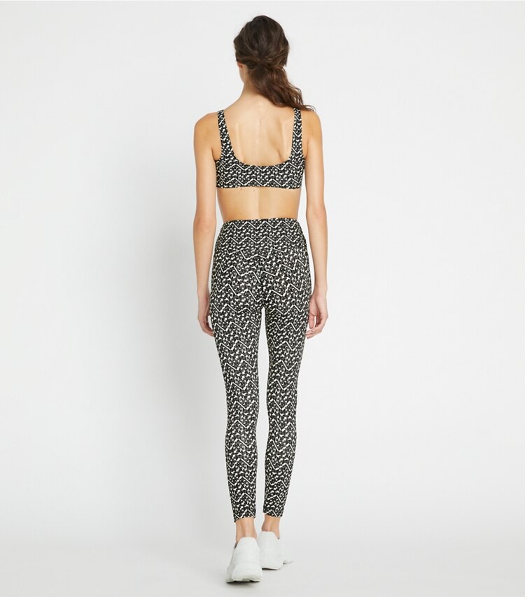 Tory Sport designer bas Legging 7/8 Weightless imprimé à taille haute in Mini Prismatic T Monogram on model back