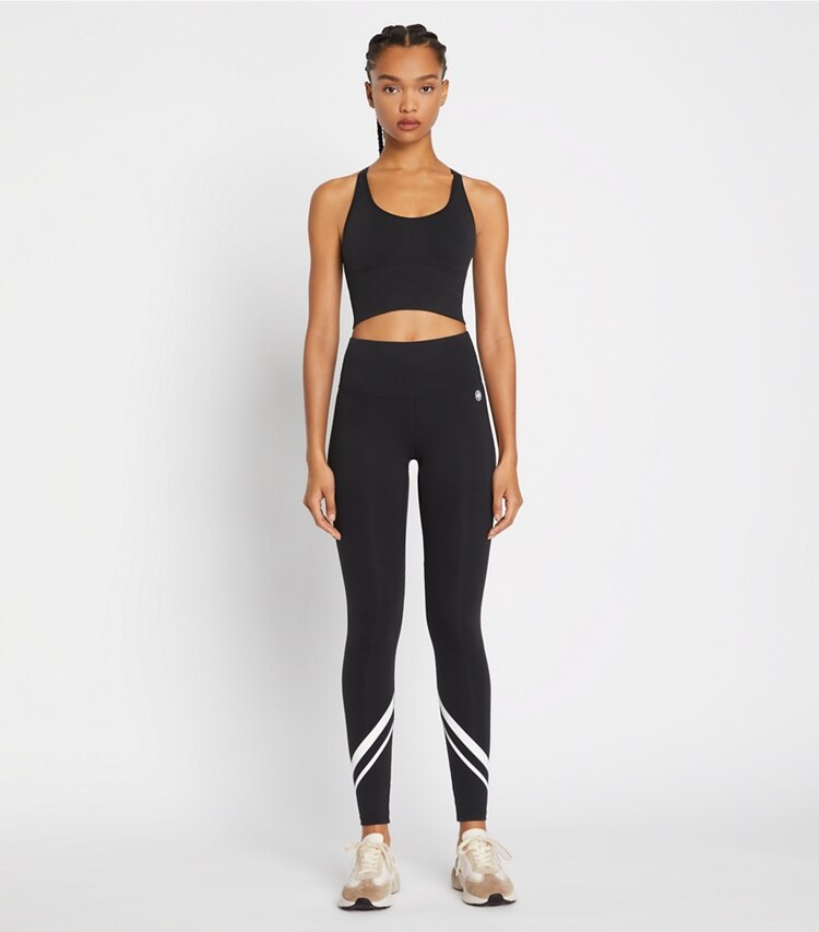 Tory Burch diseñador prendas inferiores Legging con chevrón sin peso en Sport Black/Snow White frente en modelo