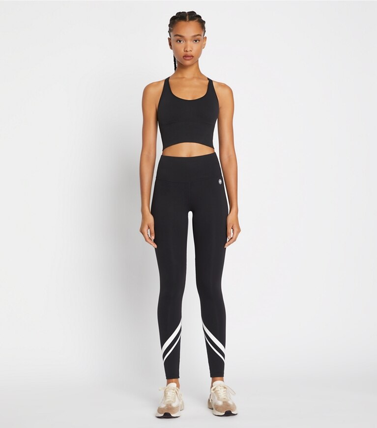 Tory Burch diseñador prendas inferiores Legging con chevrón sin peso en Sport Black/Snow White frente en modelo