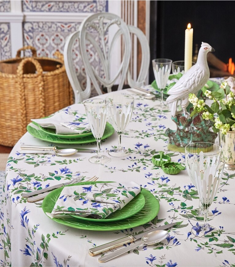 Tory Burch designer tabletop & drinkware Lettuce Ware Canapé Plate, Set of 4 in Pale Pink front