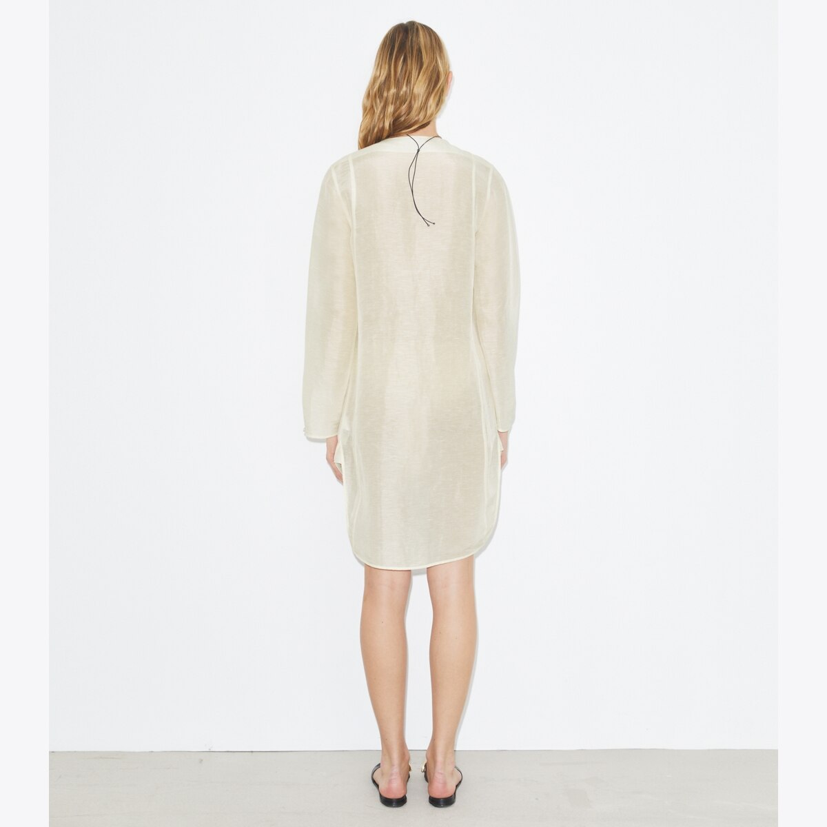 linen-tunic-on-model-back.
